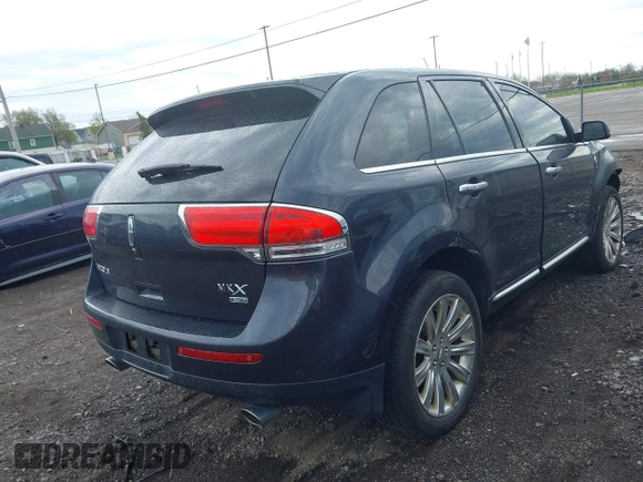 2013 Lincoln MKX z VIN 2LMDJ8JKXDBL40306, wystawiony jako IAAI lot #42163230 z przebiegiem 148 248 mil mil oraz . Historia ofert i sprzedaży dostępna na DreamBid. Obrazek 4.