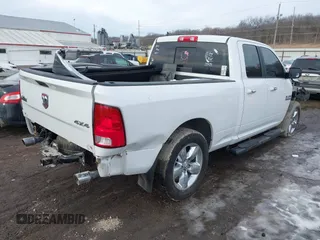 2017 Ram 1500 Big Horn z VIN 1C6RR7GT2HS721143, wystawiony jako IAAI lot #41634614 z przebiegiem 141 991 mil mil oraz . Historia ofert i sprzedaży dostępna na DreamBid. Obrazek 4.