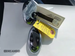 2024 Hyundai Elantra SEL z VIN KMHLM4DG9RU784034, wystawiony jako IAAI lot #41768840 z przebiegiem 8 606 mil mil oraz . Historia ofert i sprzedaży dostępna na DreamBid. Obrazek 11.