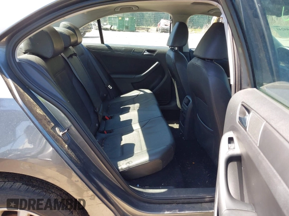 2011 Volkswagen Jetta Sedan SE PZEV with VIN 3VWDZ7AJ0BM306023, listed as a IAAI auction lot 42059241 with 176,879 mi miles. Bid and sale history available at carsss.com. Image 8.