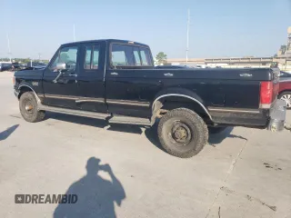 1988 Ford F-250 with VIN 1FTHX26M5JKA25728, listed as a Copart auction lot 62624414 with 41,822 mi miles and Salvage Title. Bid and sale history available at carsss.com. Image 2.