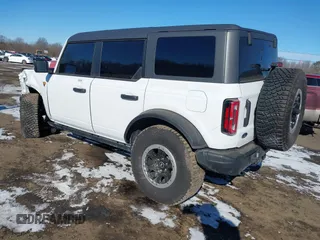 2023 Ford Bronco z VIN 1FMEE5DP1PLC08565, wystawiony jako IAAI lot #41610564 z przebiegiem 19 244 mil mil oraz . Historia ofert i sprzedaży dostępna na DreamBid. Obrazek 3.