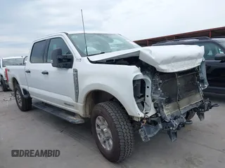 2024 Ford F-250 XL z VIN 1FT7W2BT5REC68882, wystawiony jako IAAI lot #42462526 z przebiegiem 59 686 mil mil oraz . Historia ofert i sprzedaży dostępna na DreamBid. Obrazek 1.