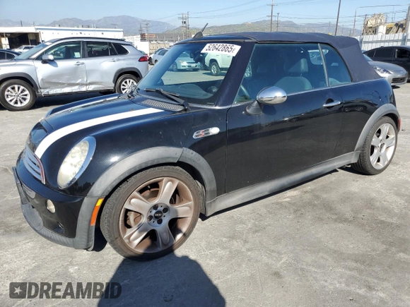 2005 MINI Convertible S z VIN WMWRH33415TF80610, wystawiony jako Copart lot #52642865 z przebiegiem 82 141 mil mil oraz Szkoda całkowita • Salvage title. Historia ofert i sprzedaży dostępna na DreamBid. Obrazek 1.