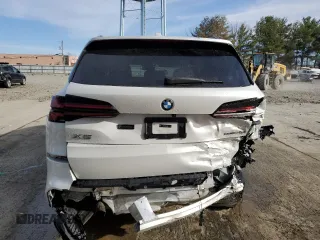2024 BMW X5 xDrive40i z VIN 5UX23EU05R9U48829, wystawiony jako Copart lot #49902435 z przebiegiem Nie podano mil oraz Szkody całkowita. Historia ofert i sprzedaży dostępna na DreamBid. Obrazek 6.