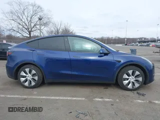 2022 Tesla Model Y Long Range with VIN 7SAYGDEE1NF329909, listed as a IAAI auction lot 41628643 with 32,824 mi miles. Bid and sale history available at carsss.com. Image 13.