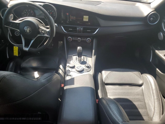 2017 Alfa Romeo Giulia Ti z VIN ZARFAECN9H7549992, wystawiony jako Copart lot #53124905 z przebiegiem 141 375 mil mil oraz Tytuł czysty. Historia ofert i sprzedaży dostępna na DreamBid. Obrazek 8.