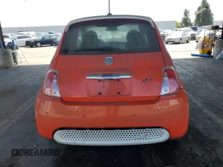 2014 FIAT 500e z VIN 3C3CFFGE3ET225298, wystawiony jako Copart lot #58090645 z przebiegiem 77 820 mil mil oraz Tytuł czysty. Historia ofert i sprzedaży dostępna na DreamBid. Obrazek 6.