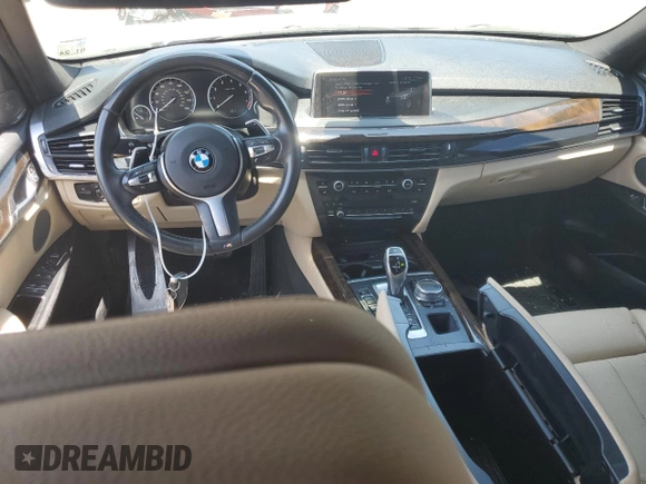 2017 BMW X5 sDrive35i z VIN 5UXKR2C3XH0U23288, wystawiony jako Copart lot #55292445 z przebiegiem 117 562 mil mil oraz Szkoda całkowita • Salvage title. Historia ofert i sprzedaży dostępna na DreamBid. Obrazek 8.