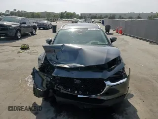 2023 Mazda CX-30 S Premium z VIN 3MVDMBDM9PM558451, wystawiony jako Copart lot #53997465 z przebiegiem 27 633 mil mil oraz Nie do naprawy • Non repairable. Historia ofert i sprzedaży dostępna na DreamBid. Obrazek 14.