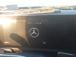 2021 Mercedes-Benz GLB 250 z VIN W1N4M4HB0MW137048, wystawiony jako IAAI lot #40541728 z przebiegiem 36 317 mil mil oraz . Historia ofert i sprzedaży dostępna na DreamBid. Obrazek 7.