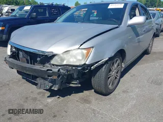 2008 Toyota Avalon XL z VIN 4T1BK36B28U255522, wystawiony jako IAAI lot #42143848 z przebiegiem 240 777 mil mil oraz . Historia ofert i sprzedaży dostępna na DreamBid. Obrazek 6.