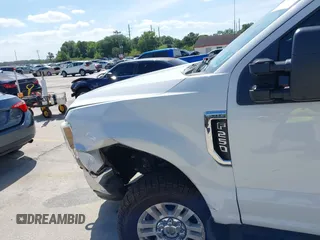 2018 Ford Super Duty F-250 SRW XL with VIN 1FT7W2B64JEC60271, listed as a IAAI auction lot 41960939 with 99,850 mi miles. Bid and sale history available at carsss.com. Image 6.