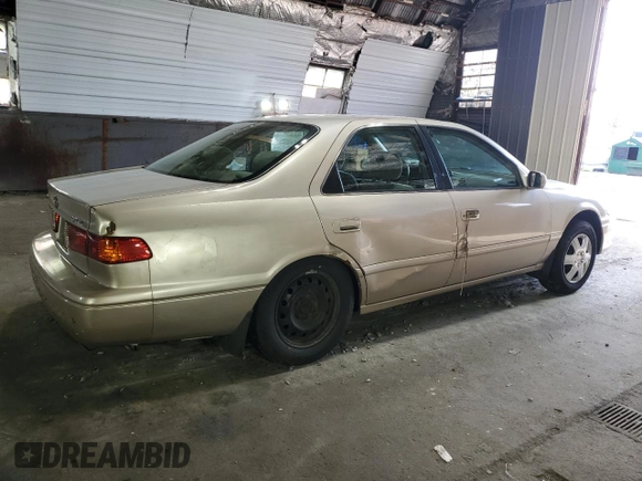 2001 Toyota Camry CE z VIN 4T1BG28K71U783281, wystawiony jako Copart lot #56876585 z przebiegiem 110 735 mil mil oraz Czysty tytuł • Clean title. Historia ofert i sprzedaży dostępna na DreamBid. Obrazek 3.