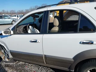 2005 Kia Sorento LX with VIN KNDJD733855444289, listed as a IAAI auction lot 41001977 with 193,973 mi miles. Bid and sale history available at carsss.com. Image 14.