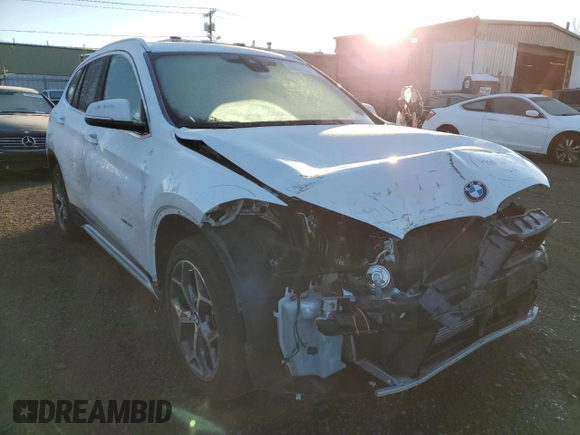 2017 BMW X1 xDrive28i with VIN WBXHT3C39H5F84369, listed as a Copart auction lot 68940992 with 92,054 mi miles. Bid and sale history available at carsss.com. Image 4.