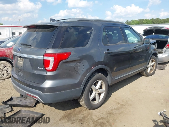2017 Ford Explorer XLT z VIN 1FM5K8D89HGC44162, wystawiony jako IAAI lot #42158660 z przebiegiem 121 078 mil mil oraz . Historia ofert i sprzedaży dostępna na DreamBid. Obrazek 4.