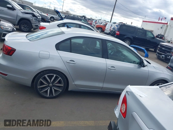 2014 Volkswagen Jetta GLI Edition 30 с VIN 3VW4S7AJ2EM214517, выставлен на аукционе IAAI как лот 41662860 с пробегом 185 783 миль миль и . История ставок и продаж доступна на DreamBid. Изображение 13.