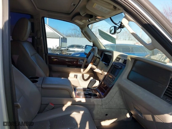 2013 Lincoln Navigator with VIN 5LMJJ2H57DEL08622, listed as a IAAI auction lot 41759357 with 157,131 mi miles. Bid and sale history available at carsss.com. Image 5.