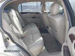2007 Lincoln Town Car Signature z VIN 1LNHM81W77Y637564, wystawiony jako IAAI lot #42035072 z przebiegiem 121 357 mil mil oraz . Historia ofert i sprzedaży dostępna na DreamBid. Obrazek 8.
