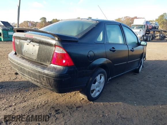 2007 Ford Focus S z VIN 1FAHP34N07W360761, wystawiony jako IAAI lot #40754946 z przebiegiem 121 371 mil mil oraz . Historia ofert i sprzedaży dostępna na DreamBid. Obrazek 4.