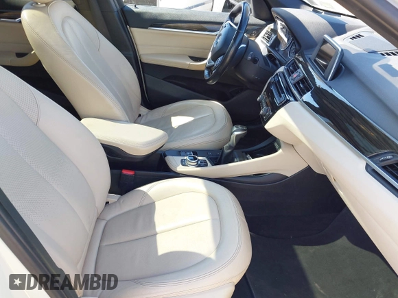 2017 BMW X1 xDrive28i z VIN WBXHT3C32H5F83287, wystawiony jako IAAI lot #42791160 z przebiegiem 69 006 mil mil oraz . Historia ofert i sprzedaży dostępna na DreamBid. Obrazek 5.