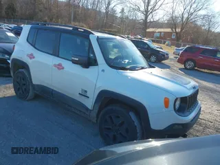 2017 Jeep Renegade Deserthawk z VIN ZACCJBCB0HPF32051, wystawiony jako IAAI lot #41265550 z przebiegiem 139 820 mil mil oraz . Historia ofert i sprzedaży dostępna na DreamBid. Obrazek 1.