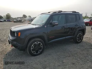 2017 Jeep Renegade Trailhawk z VIN ZACCJBCB8HPE43103, wystawiony jako Copart lot #58690885 z przebiegiem 135 139 mil mil oraz Czysty tytuł • Clean title. Historia ofert i sprzedaży dostępna na DreamBid. Obrazek 1.