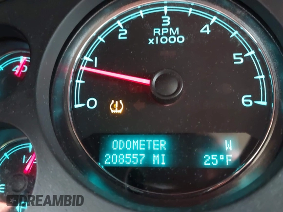 2013 Chevrolet Avalanche LS with VIN 3GNTKEE70DG230026, listed as a IAAI auction lot 41306545 with 208,557 mi miles. Bid and sale history available at carsss.com. Image 15.