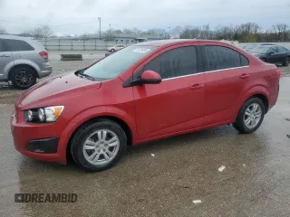 2015 Chevrolet Sonic LT z VIN 1G1JC5SHXF4207050, wystawiony jako Copart lot #51476495 z przebiegiem 61 084 mil mil oraz Szkody całkowita. Historia ofert i sprzedaży dostępna na DreamBid. Obrazek 1.