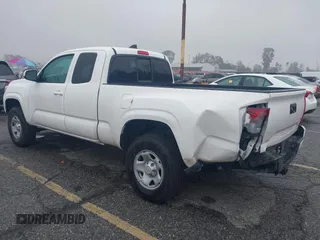 2023 Toyota Tacoma SR z VIN 3TYRZ5CN1PT037202, wystawiony jako IAAI lot #41896502 z przebiegiem 45 568 mil mil oraz . Historia ofert i sprzedaży dostępna na DreamBid. Obrazek 3.