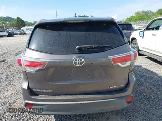 2015 Toyota Highlander Limited z VIN 5TDDKRFH1FS112308, wystawiony jako IAAI lot #42219758 z przebiegiem 128 517 mil mil oraz . Historia ofert i sprzedaży dostępna na DreamBid. Obrazek 17.