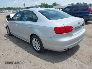 2013 Volkswagen Jetta SE с VIN 3VWDX7AJ1DM215013, выставлен на аукционе IAAI как лот 42774806 с пробегом Не указан миль и . История ставок и продаж доступна на DreamBid. Изображение 3.