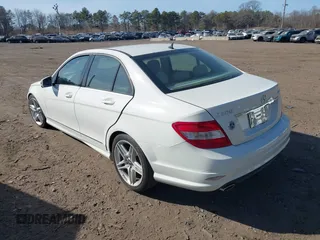 2010 Mercedes-Benz C 300 Sport z VIN WDDGF8BB5AF444764, wystawiony jako IAAI lot #41740040 z przebiegiem 118 305 mil mil oraz . Historia ofert i sprzedaży dostępna na DreamBid. Obrazek 3.