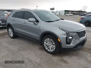 2024 Cadillac XT4 FWD Luxury z VIN 1GYAZAR45RF188654, wystawiony jako IAAI lot #41944467 z przebiegiem 6 605 mil mil oraz . Historia ofert i sprzedaży dostępna na DreamBid. Obrazek 1.