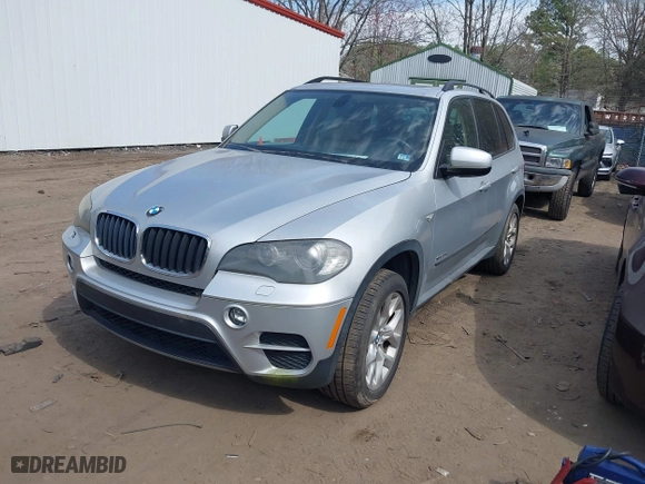 2011 BMW X5 35i with VIN 5UXZV4C53BL403476, listed as a IAAI auction lot 41820844 with 104,472 mi miles. Bid and sale history available at carsss.com. Image 2.
