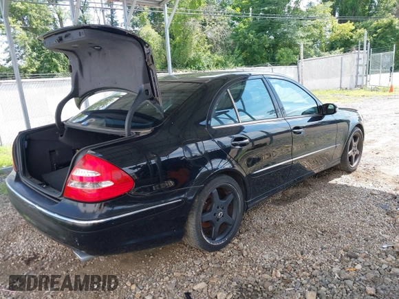 2005 Mercedes-Benz E-Class 3.2L with VIN WDBUF65J05A634879, listed as a IAAI auction lot 39904592 with 4,835 mi miles. Bid and sale history available at carsss.com. Image 4.
