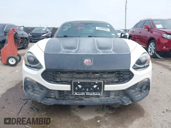 2018 FIAT 124 Spider Classica z VIN JC1NFAEK7J0138623, wystawiony jako IAAI lot #41919114 z przebiegiem 26 327 mil mil oraz . Historia ofert i sprzedaży dostępna na DreamBid. Obrazek 12.