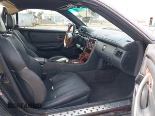 2003 Mercedes-Benz SLK 320 z VIN WDBKK65F63F282132, wystawiony jako IAAI lot #41965580 z przebiegiem 166 115 mil mil oraz . Historia ofert i sprzedaży dostępna na DreamBid. Obrazek 5.
