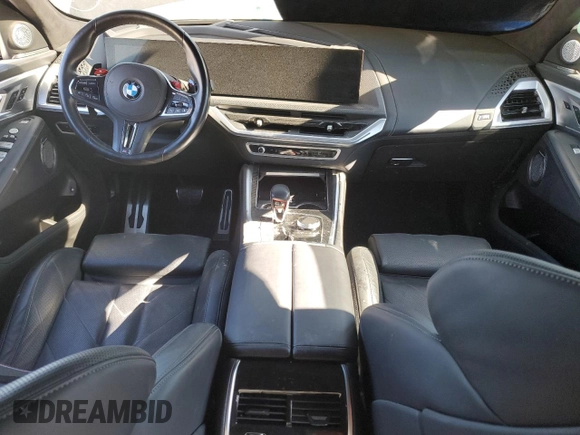 2023 BMW XM z VIN 5YM23CS03P9S57455, wystawiony jako Copart lot #87658815 z przebiegiem Nie podano mil oraz Szkoda całkowita • Salvage title. Historia ofert i sprzedaży dostępna na DreamBid. Obrazek 8.