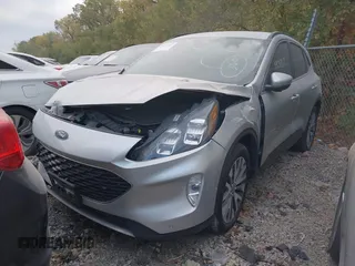 2020 Ford Escape Titanium с VIN 1FMCU9J96LUB18419, выставлен на аукционе IAAI как лот 40612100 с пробегом 40 041 миль миль и . История ставок и продаж доступна на DreamBid. Изображение 17.