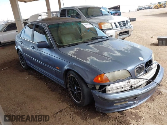 2001 BMW 3 Series 330i with VIN WBAAV53431FJ70608, listed as a IAAI auction lot 41897074 with 200,339 mi miles. Bid and sale history available at carsss.com. Image 1.