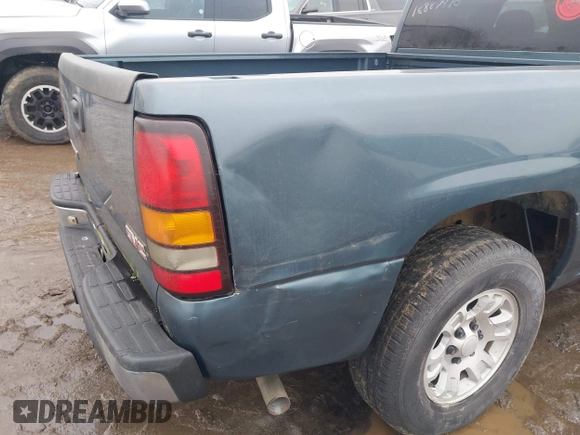 2006 GMC New Sierra 1500 SL with VIN 1GTEC19V96Z218895, listed as a IAAI auction lot 41493566 with 122,107 mi miles. Bid and sale history available at carsss.com. Image 6.