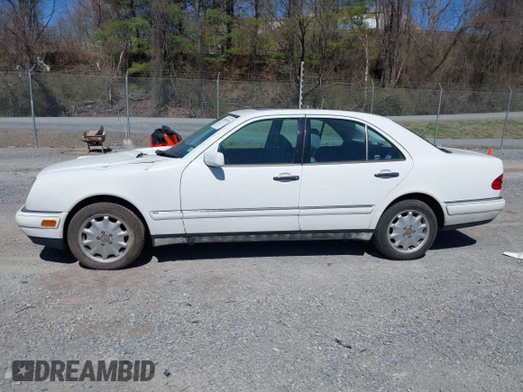 1999 Mercedes-Benz E-Class with VIN WDBJF82H4XX025925, listed as a IAAI auction lot 41839398 with 238,583 mi miles. Bid and sale history available at carsss.com. Image 14.