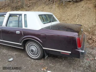1987 Lincoln Town Car with VIN 1LNBM81F5HY704217, listed as a IAAI auction lot 41855678 with 86,794 mi miles. Bid and sale history available at carsss.com. Image 13.
