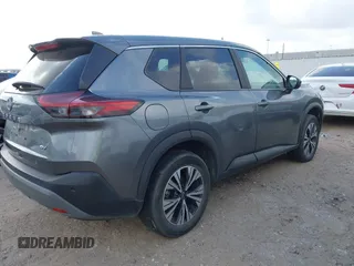 2023 Nissan Rogue SV z VIN 5N1BT3BA6PC897434, wystawiony jako IAAI lot #42287916 z przebiegiem Nie podano mil oraz . Historia ofert i sprzedaży dostępna na DreamBid. Obrazek 4.