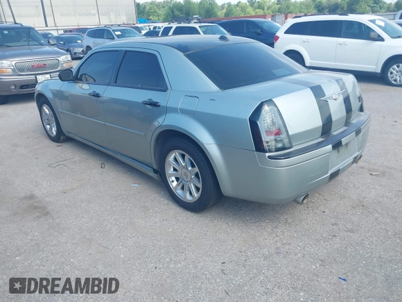 2006 Chrysler 300 C z VIN 2C3KA63H86H230436, wystawiony jako IAAI lot #42474791 z przebiegiem 231 624 mil mil oraz . Historia ofert i sprzedaży dostępna na DreamBid. Obrazek 3.