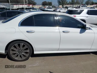 2022 Mercedes-Benz E 350 with VIN W1KZF8DB5NB068876, listed as a IAAI auction lot 41999445 with 31,786 mi miles and . Bid and sale history available at DreamBid. Image 13.
