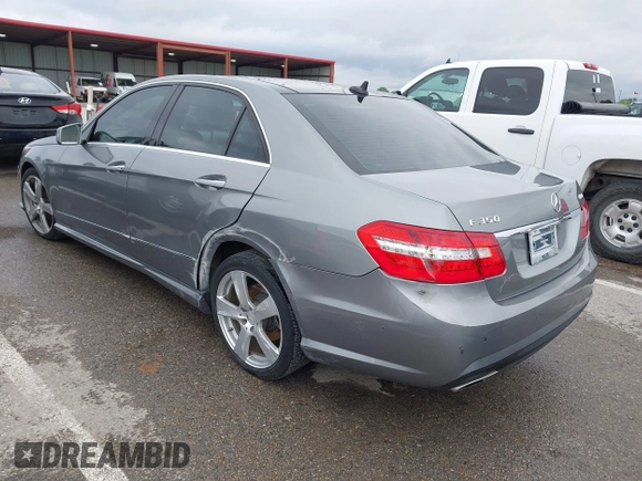 2011 Mercedes-Benz E 350 Luxury z VIN WDDHF8HBXBA338420, wystawiony jako IAAI lot #42155045 z przebiegiem 196 075 mil mil oraz . Historia ofert i sprzedaży dostępna na DreamBid. Obrazek 3.