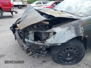 2002 Toyota Camry XLE z VIN 4T1BF32K82U530294, wystawiony jako IAAI lot #42251586 z przebiegiem Nie podano mil oraz . Historia ofert i sprzedaży dostępna na DreamBid. Obrazek 6.